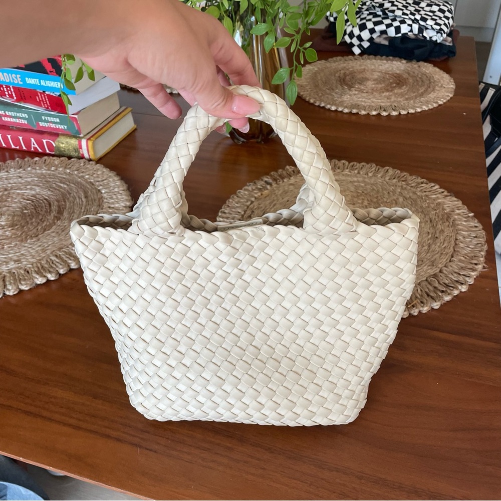 BCBGMaxAzria Cream Woven Tote Bag w Strap